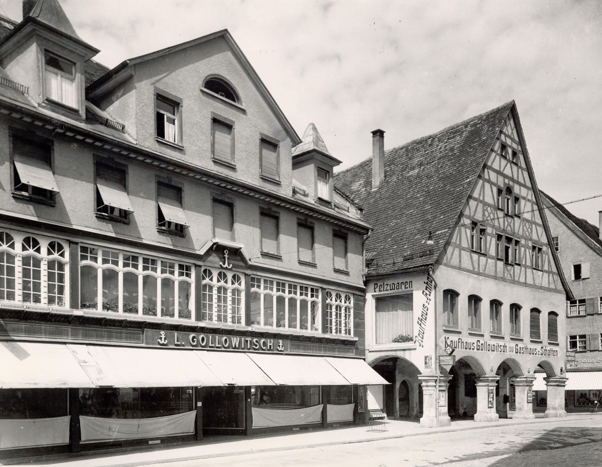 Kaufhaus Gollowitsch, vermutlich in den 30er Jahren, in der Adolf-Hitler-Straße in Leutkirch, wie die heutige Marktstraße ab 1934 offiziell genannt wurde.